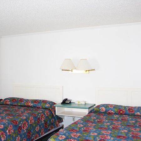 Springs Motor Inn Wainwright Екстер'єр фото