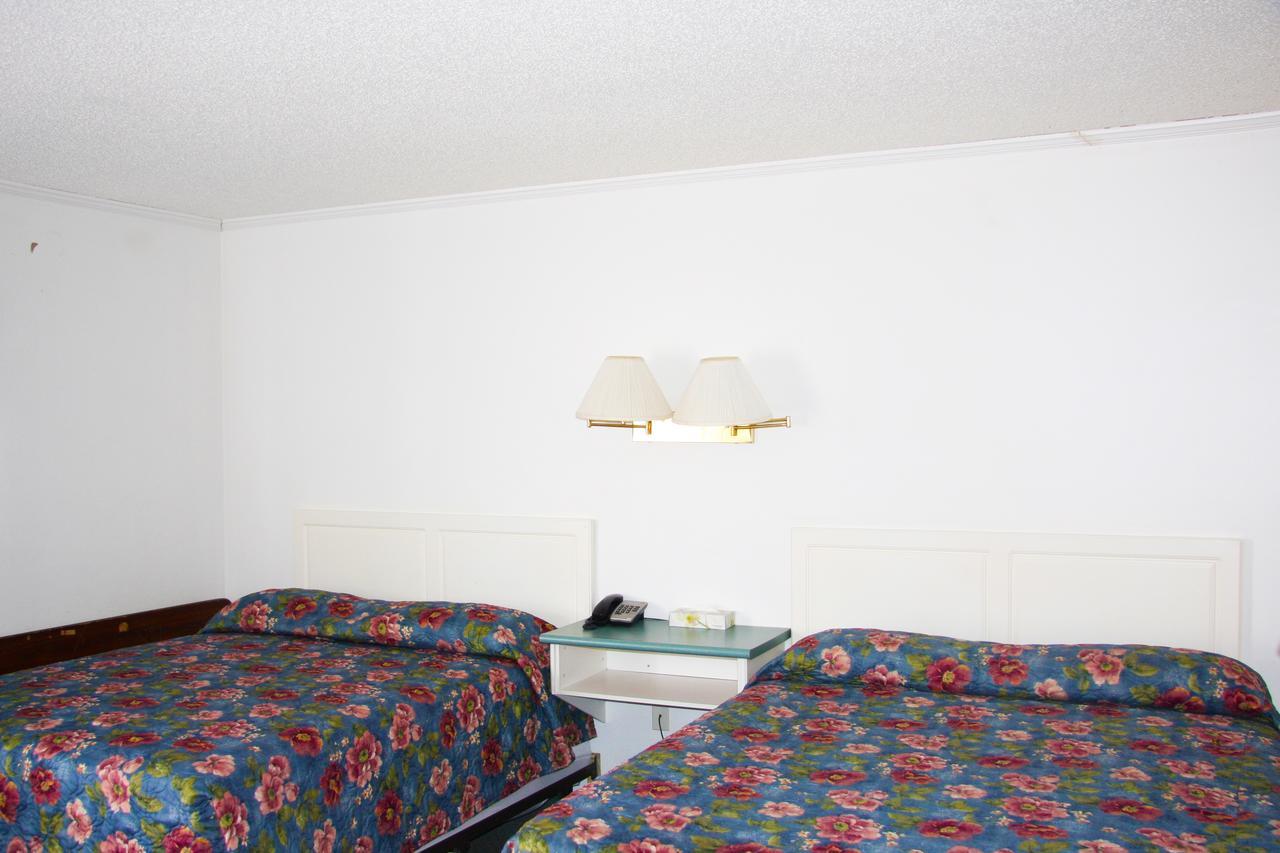 Springs Motor Inn Wainwright Екстер'єр фото
