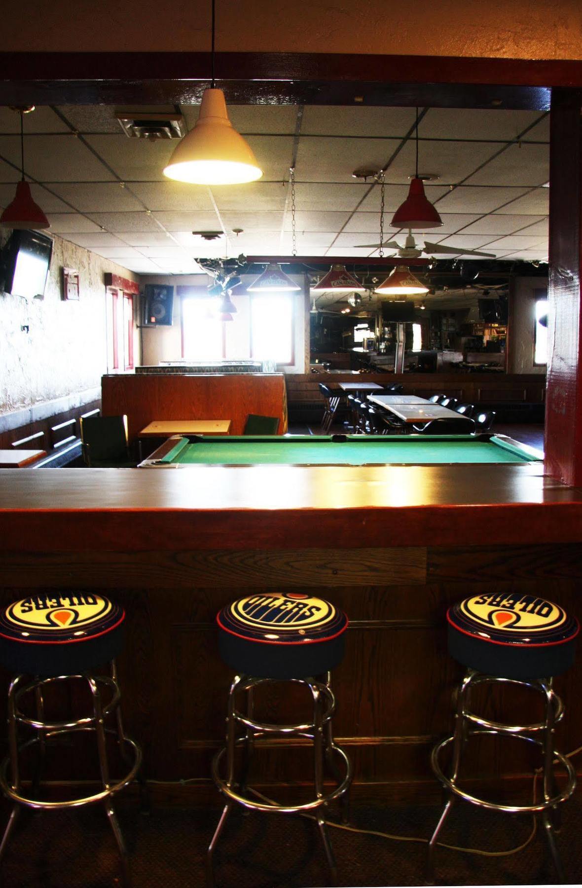 Springs Motor Inn Wainwright Екстер'єр фото