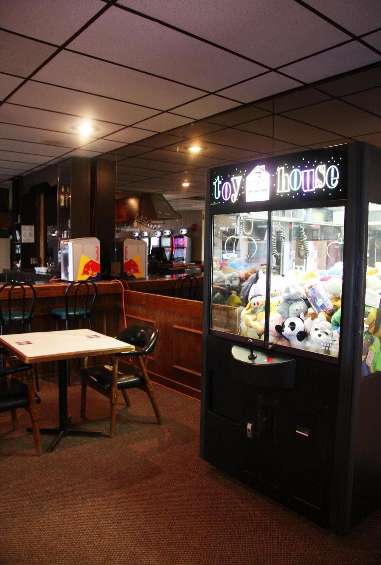 Springs Motor Inn Wainwright Екстер'єр фото