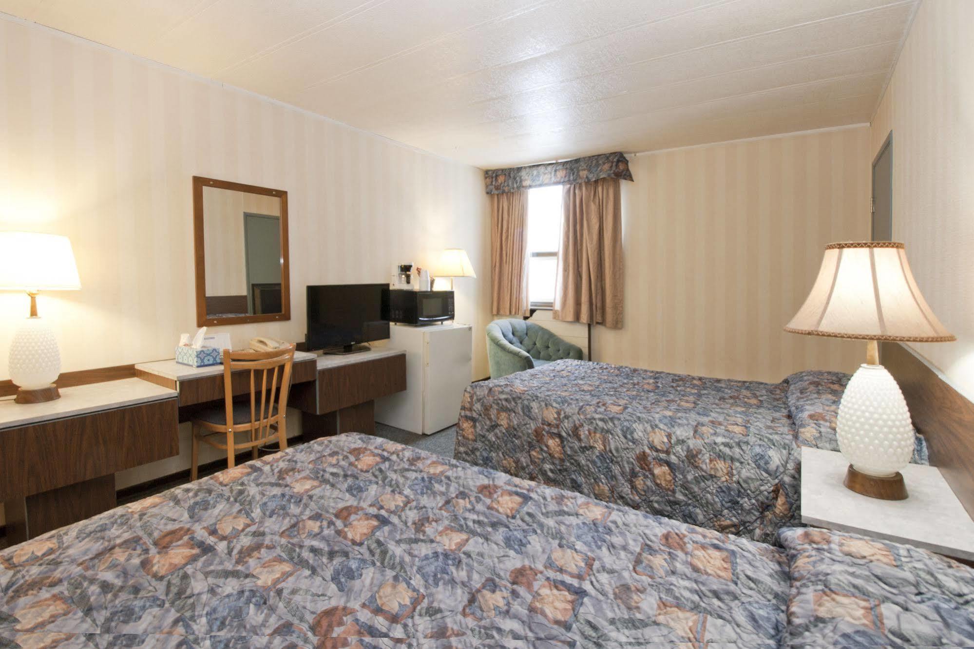 Springs Motor Inn Wainwright Екстер'єр фото