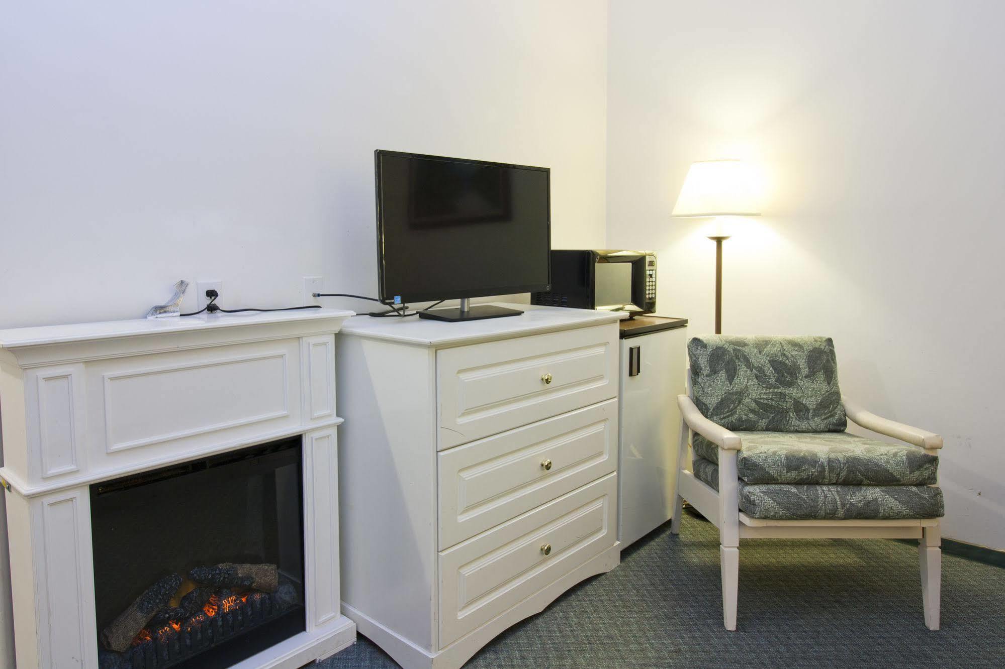 Springs Motor Inn Wainwright Екстер'єр фото