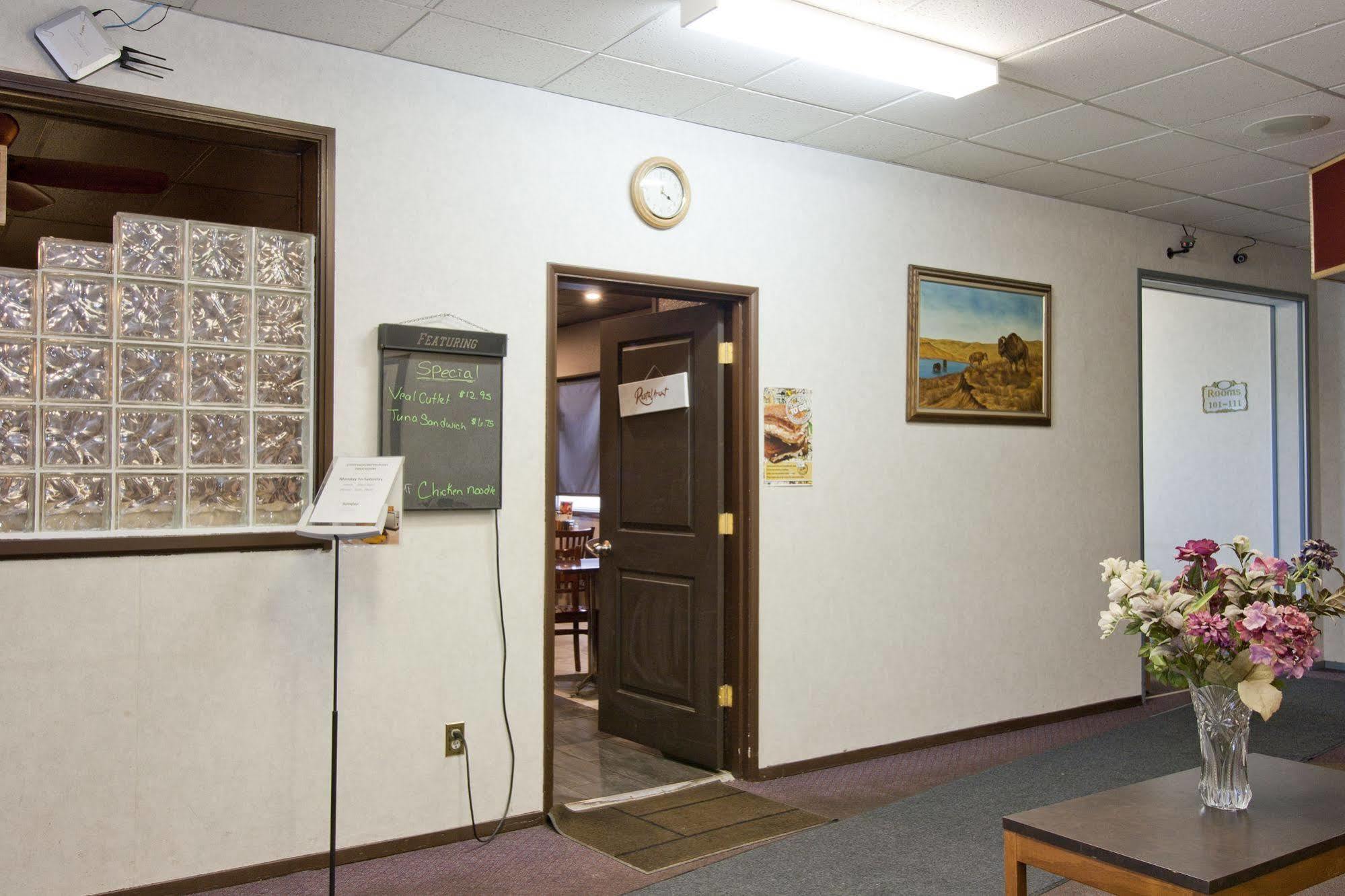 Springs Motor Inn Wainwright Екстер'єр фото