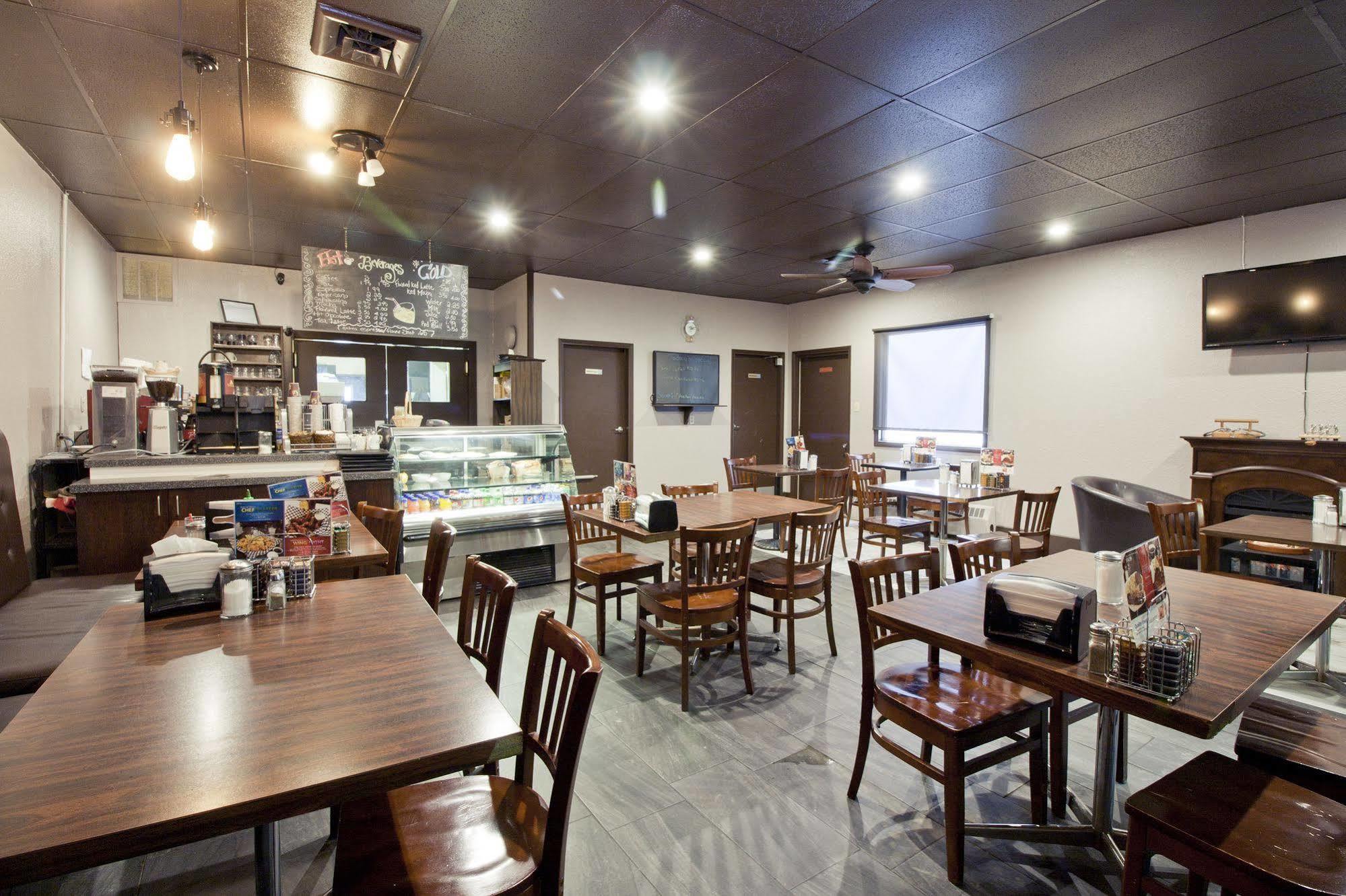 Springs Motor Inn Wainwright Екстер'єр фото